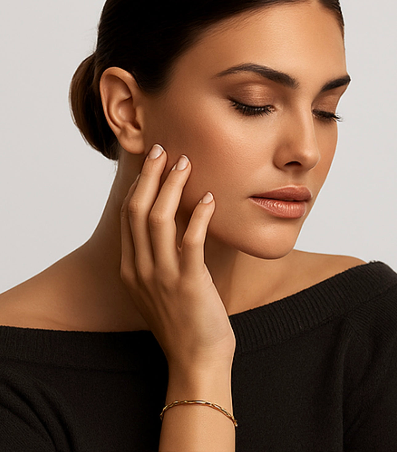 Vitalaen Auric Crest Bangle - Golden Poise – Limited Edition